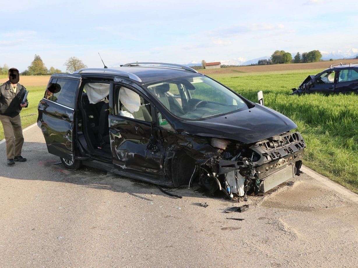 Verkehrsunfall mit neun Verletzten, TS26 / Harpfetsham, Foto 3