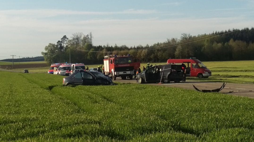 Verkehrsunfall mit neun Verletzten, TS26 / Harpfetsham, Foto 5