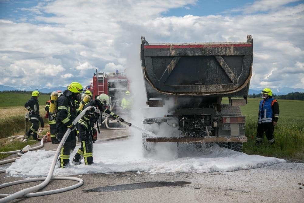 LKW Brand durch heiße Bremse, Brünning, Foto 2