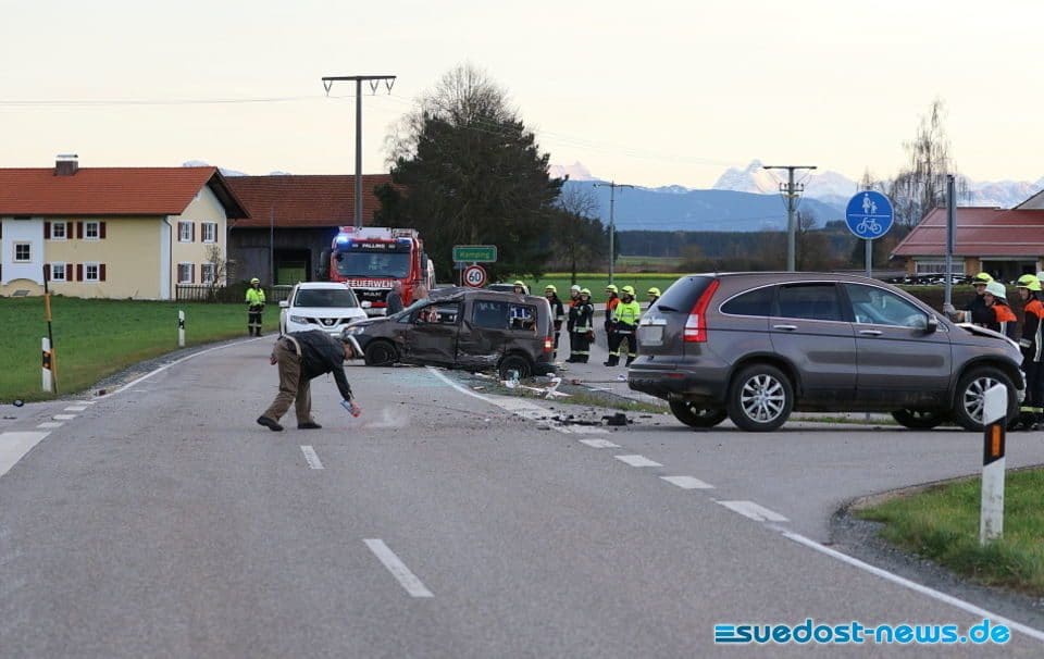 Verkehrsunfall mit zwei PKWs, TS 42 Kamping, Foto 1