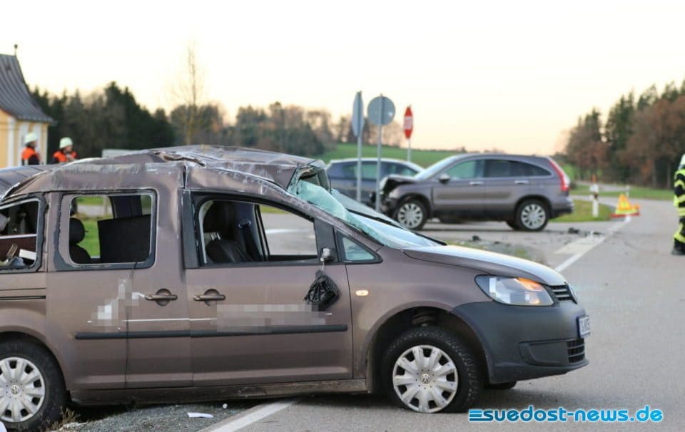 Verkehrsunfall mit zwei PKWs, TS 42 Kamping, Foto 7