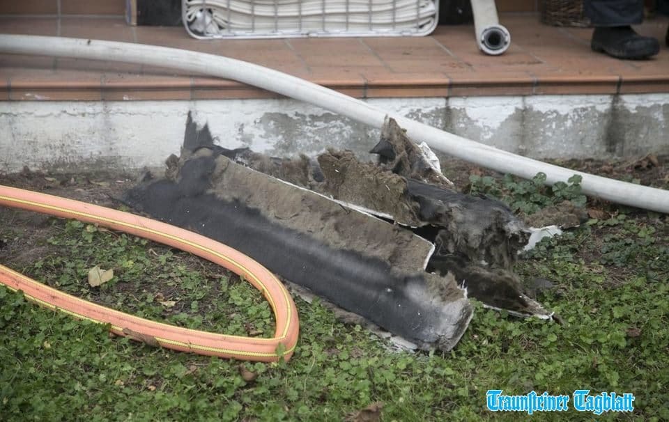 Schwelbrand in Holzdecke, Polsing, Foto 3